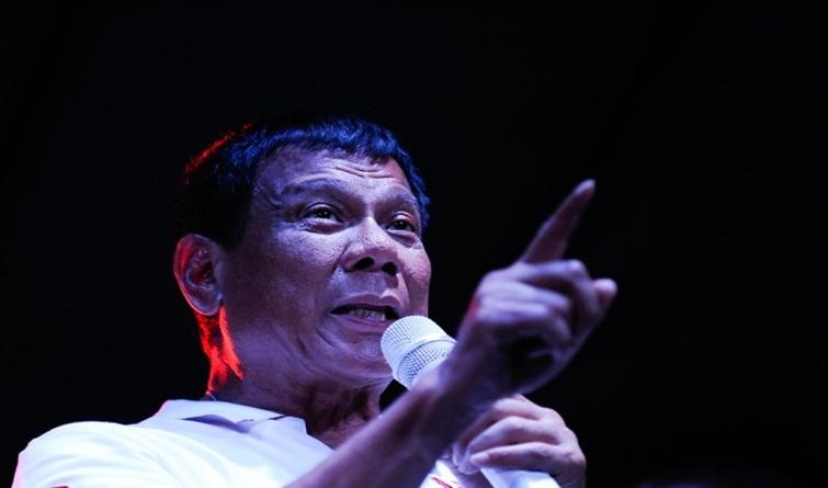 Que Deus “incapaz” é esse, argumentou o presidente das Filipinas revoltando a população católica