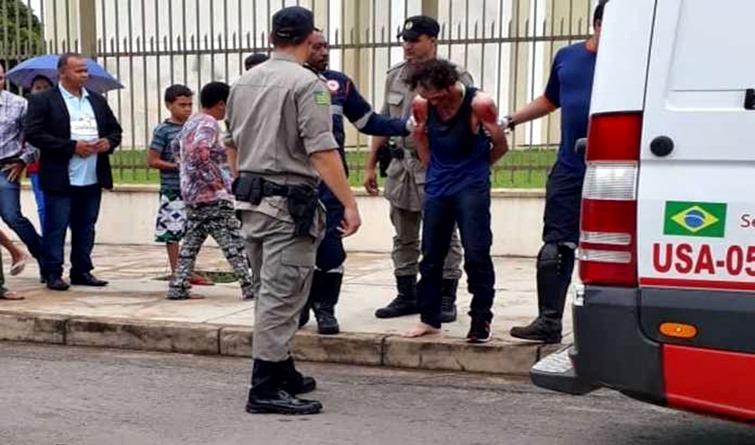 Homem que invadiu igreja em Goiás, confessa ter esfaqueado os fiéis