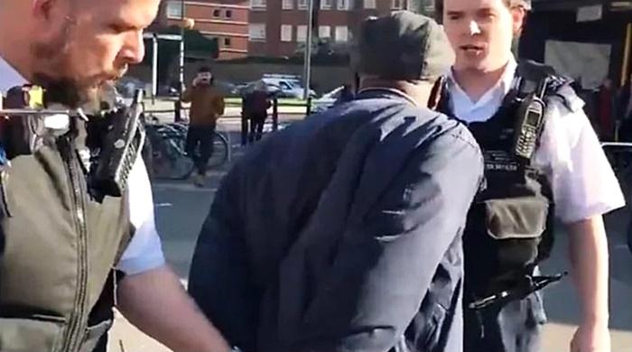 Nigeriano preso em Londres volta a pregar nas ruas e afirmar, “Deus tem sido fiel”
