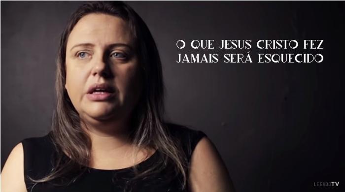 Pais de bebê anencéfalo levam gestação até o final e bebê morre após o parto