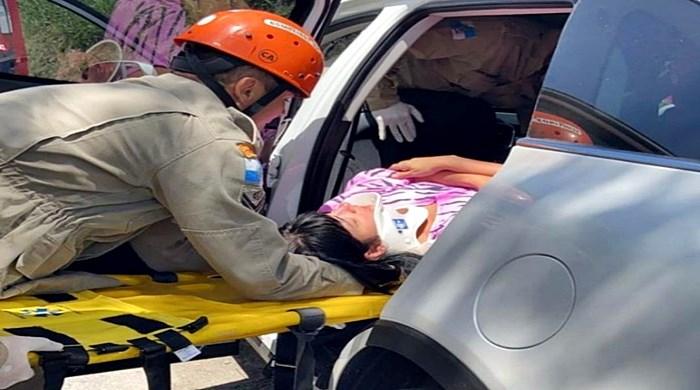 Após sofrer acidente de carro na cidade do Rio, Fernanda Brum agradece apoio