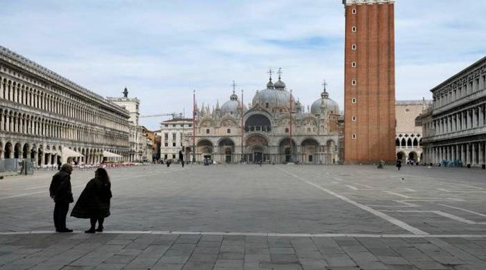 Após 366 mortes em decorrência do coronavírus, igrejas italianas suspendem os cultos