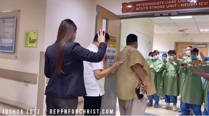 Pastor prega em hospital e logo após médicos e enfermeiros aceitam a Jesus
