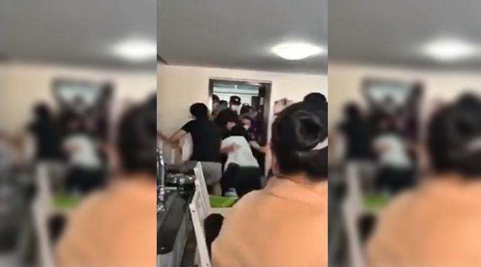 Oficiais do governo da China invadem igreja e arrastam fiel