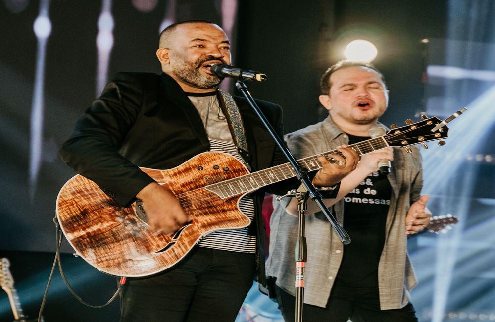 Álbum inédito marca reencontro histórico de Davi Sacer e Trazendo a Arca