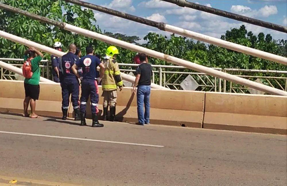 Policiais impedem mulher de cometer suicídio através da oração, numa ponte de Rio Branco