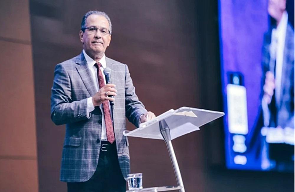 Após considerar a campanha da Natura inadequada, Silas Malafaia é alvo de ação por transfobia