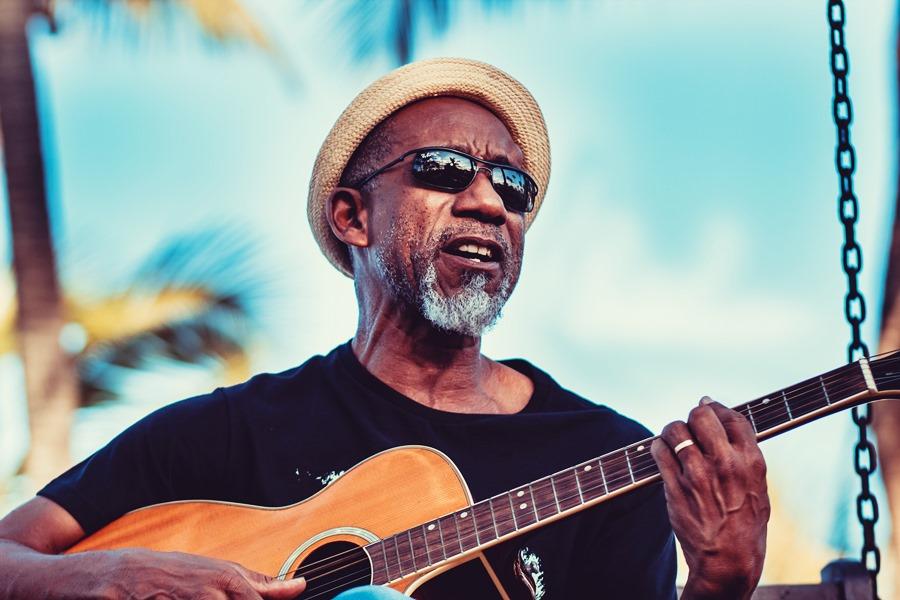 O reggae de Rosário Negro em “Dedo de Deus”