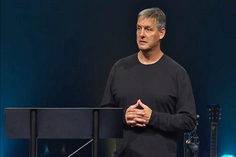 Líder de megaigreja reconhece suas falhas diante da unidade de Cristo e se afasta temporariamente