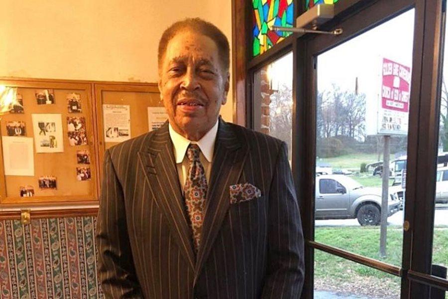 Pastor que queria ser arrebatado ou morrer na igreja sofre ataque cardíaco fulminante no púlpito