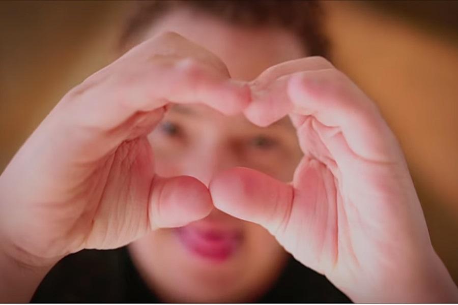 Trilo lança a canção “Jeitinho Down”, em homenagem às pessoas com a síndrome