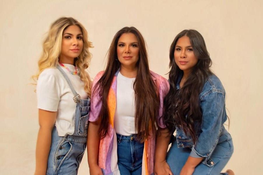 Kelly Blima canta ao lado das filhas no single 