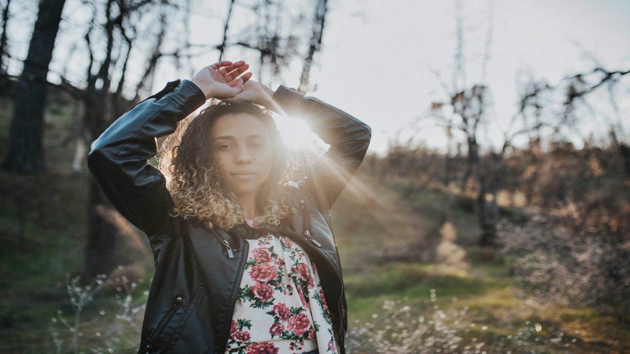 Revelação da música gospel do Paraná, Aliandra apresenta a canção 