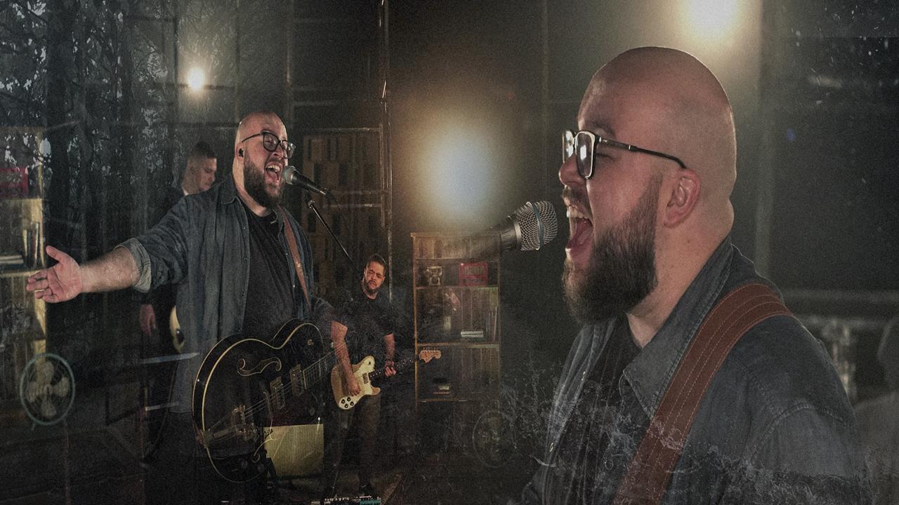 Henrique Carmellino lança o EP autoral “Caminhada”, adoração, fé e reverência