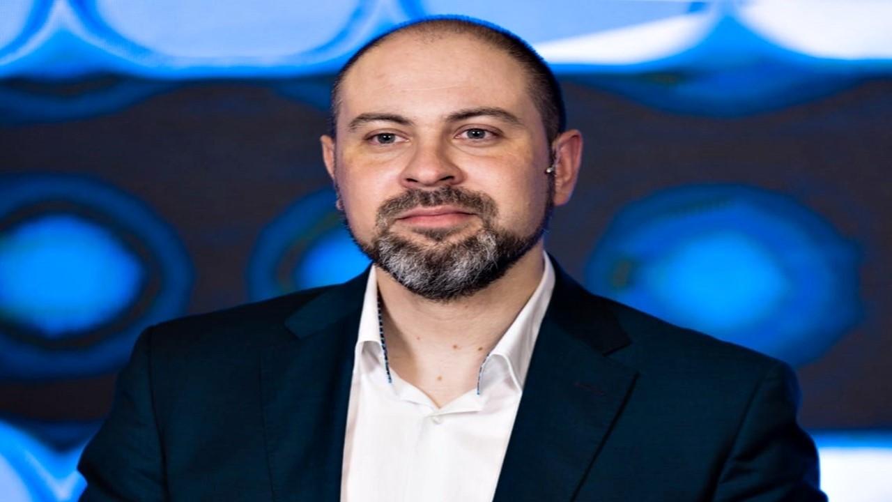 Profeta Vinicius Iracet fala sobre a transmissão de mensagens espirituais em suas redes sociais