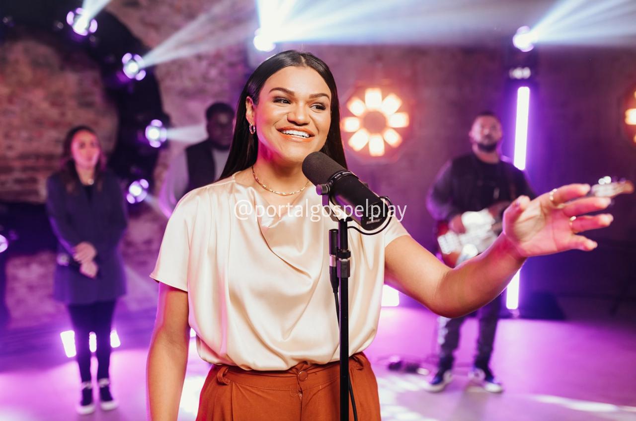 A revelação gospel Fabiana Sinfrônio lança a inédita “Basta Você Crer”