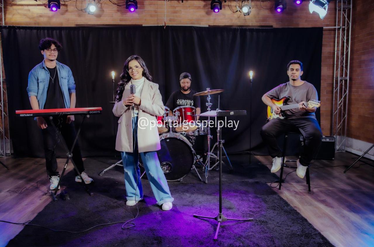 Jana Vitória estreia “Aviva Teu Povo” pela Trindade Records