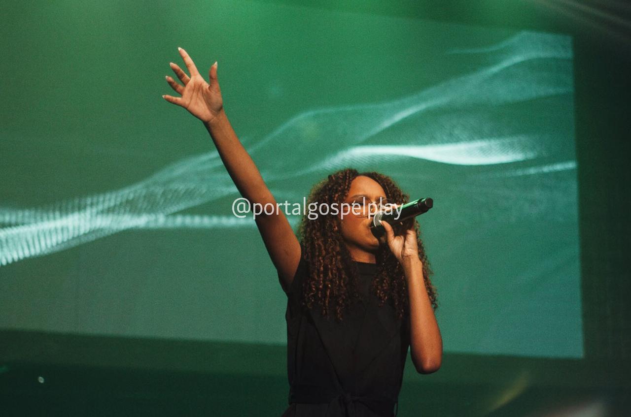 Pâmela Oliveira lança a canção profética “Jesus Está Agindo”