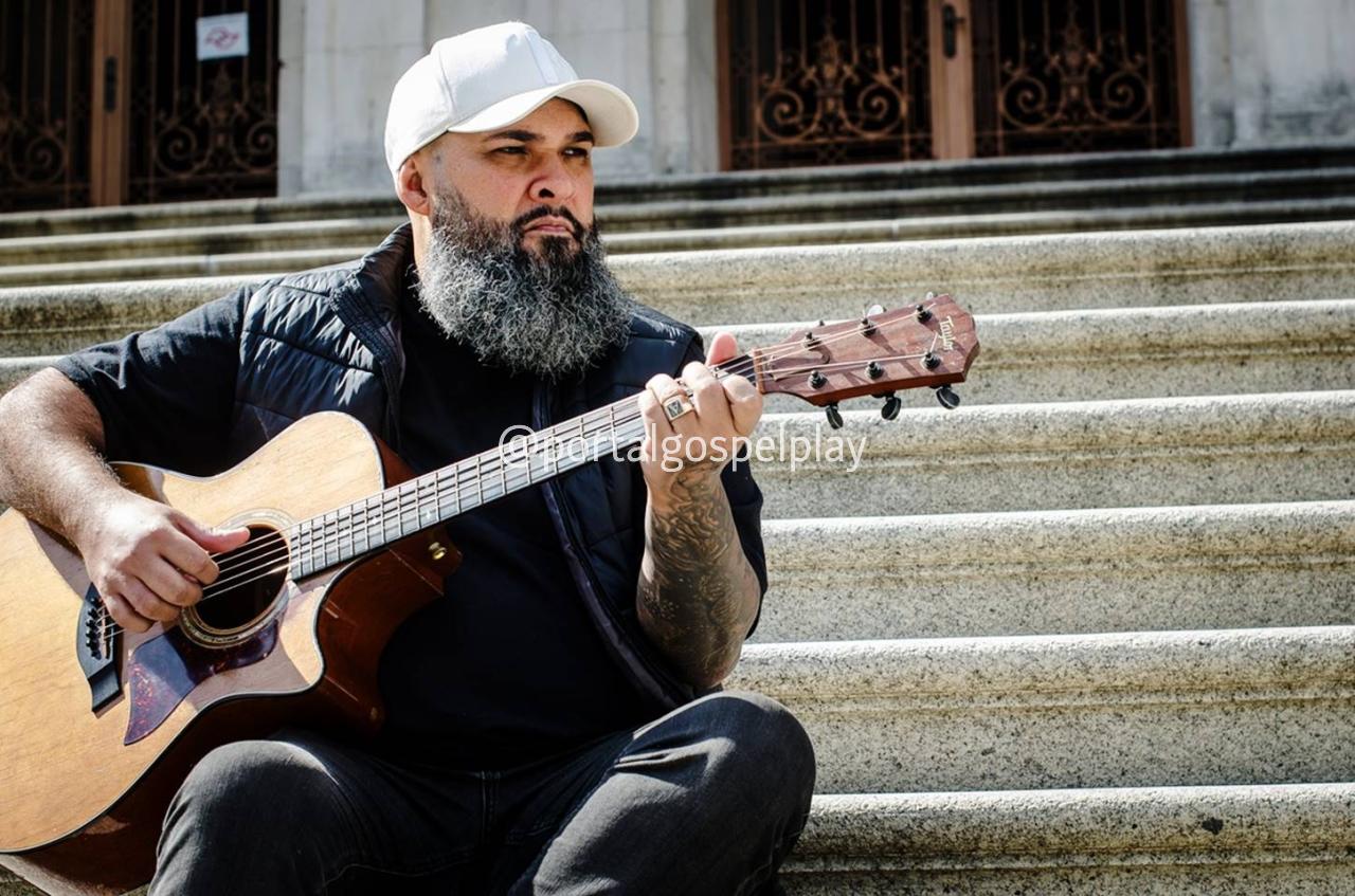Vitor Teixeira lança a música 