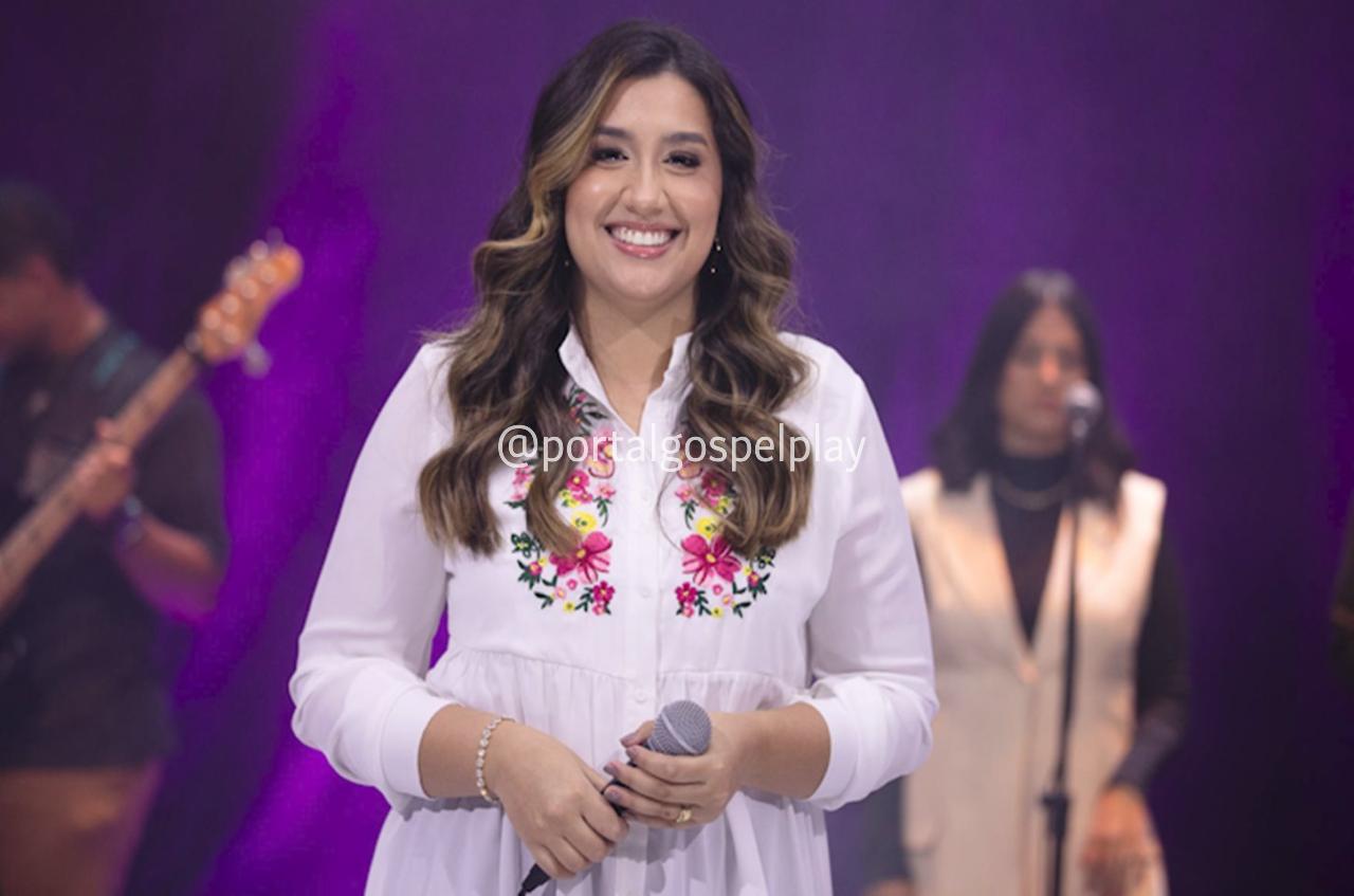 Kelly Benigno lança o single “Pra Deus Jamais Será Tarde”, a fé em ação