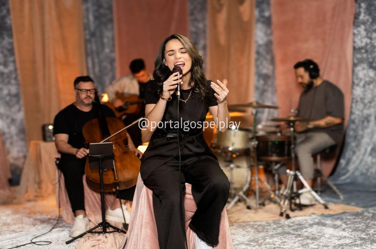 Lílian Marinho lança sua carreira como intérprete, pela Uni Records, com a canção “Dia e Noite”