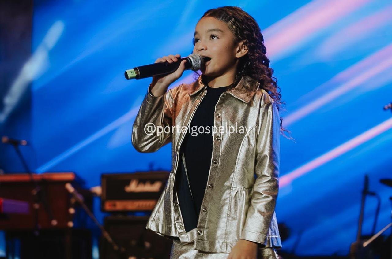 Maria Pita emociona plateia ao abrir show de Kirk Franklin no Brasil e se torna destaque do The Connect Faith