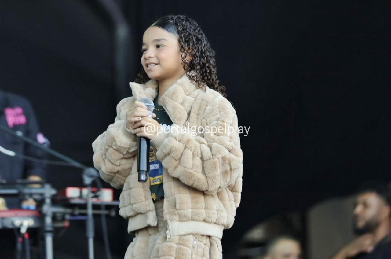 Maria Pita emociona multidão na Marcha para Jesus em São Paulo