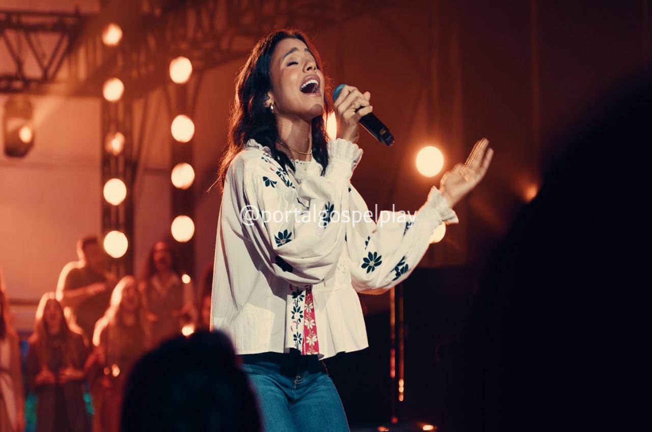 Nova música de Julia Vitória une composição inédita a hino marcante da Harpa Cristã