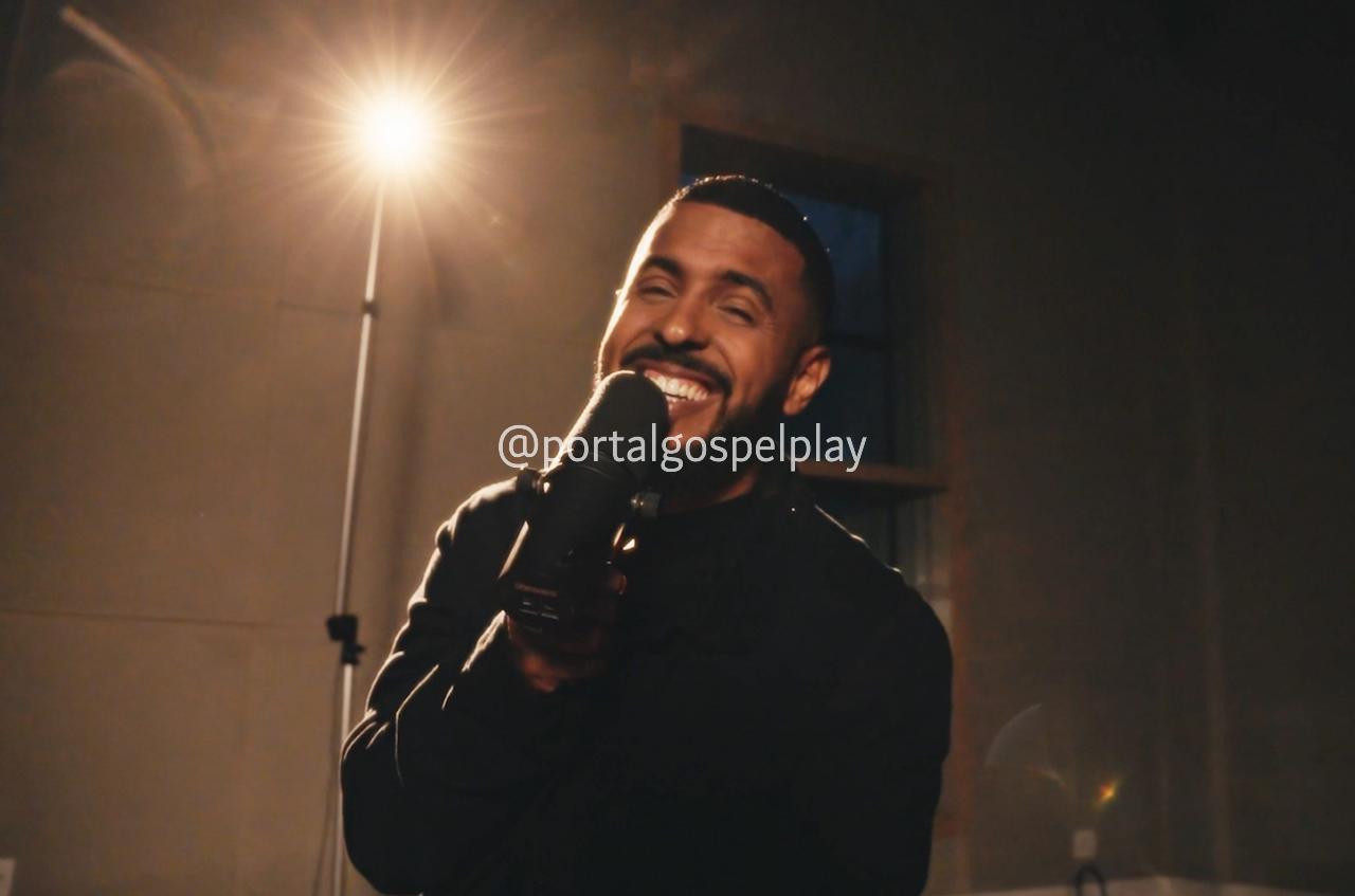 Israel Soares interpreta com propriedade a forte canção “Página da História”