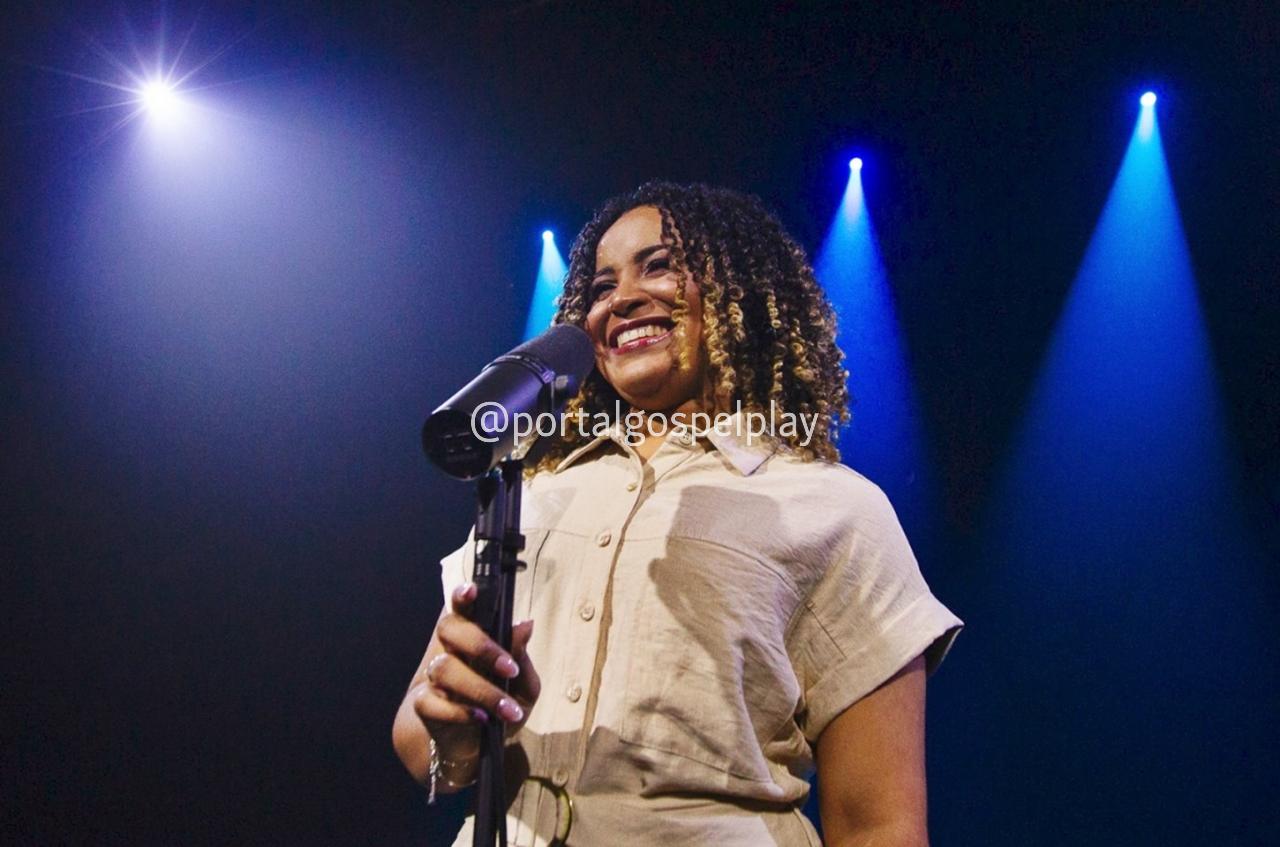 Próximo ao Dia dos Pais, Vitória Costa interpreta a canção “Pai, Estou Aqui”