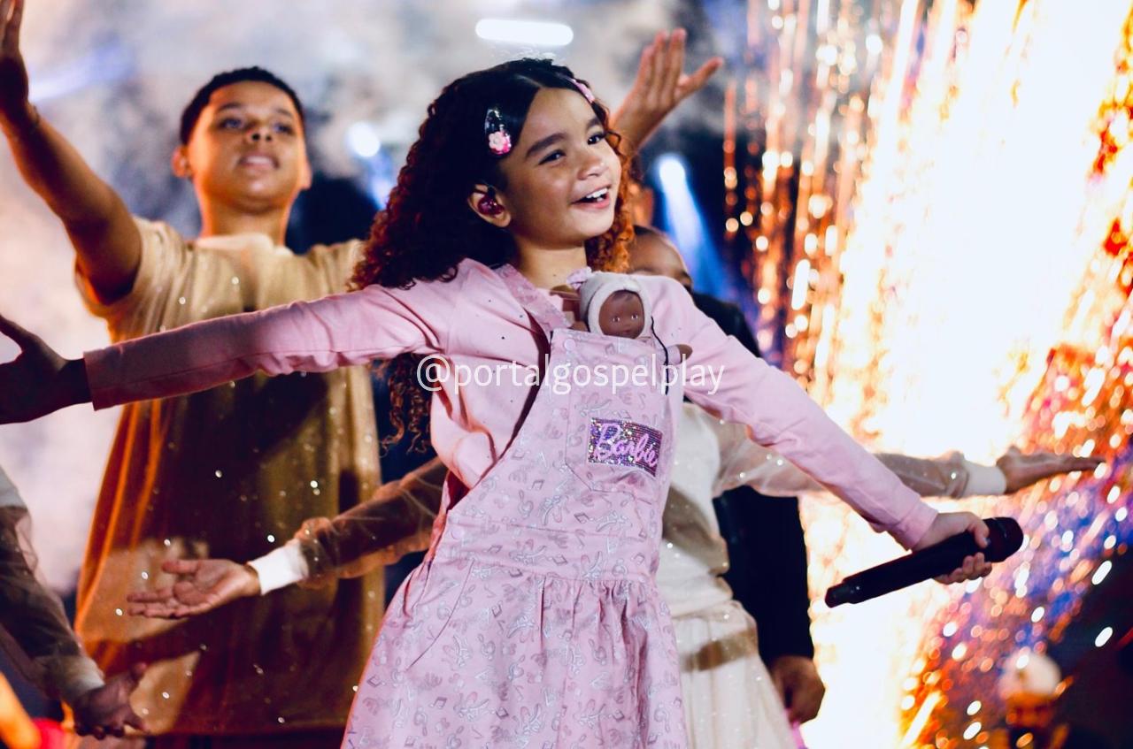Fenômeno gospel mirim Maria Pita estreia a 