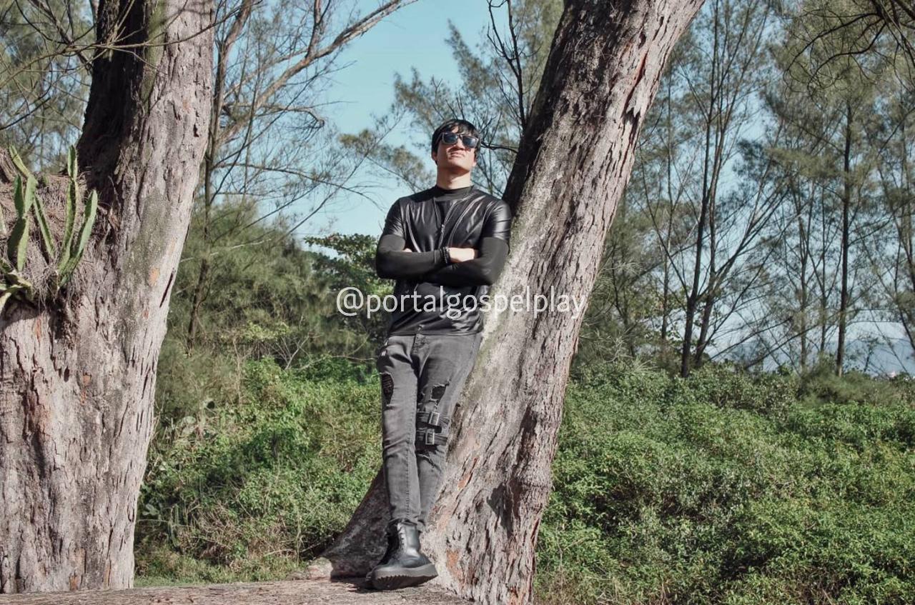 Leonardo Gomes lança videoclipe e videoletra do single 