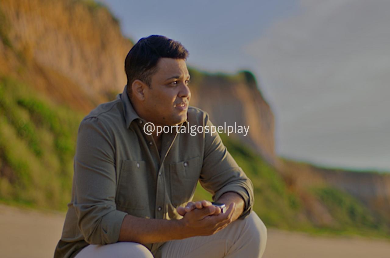 Dione Freire lança as redes no videoclipe da canção “Deus Tem Promessas”