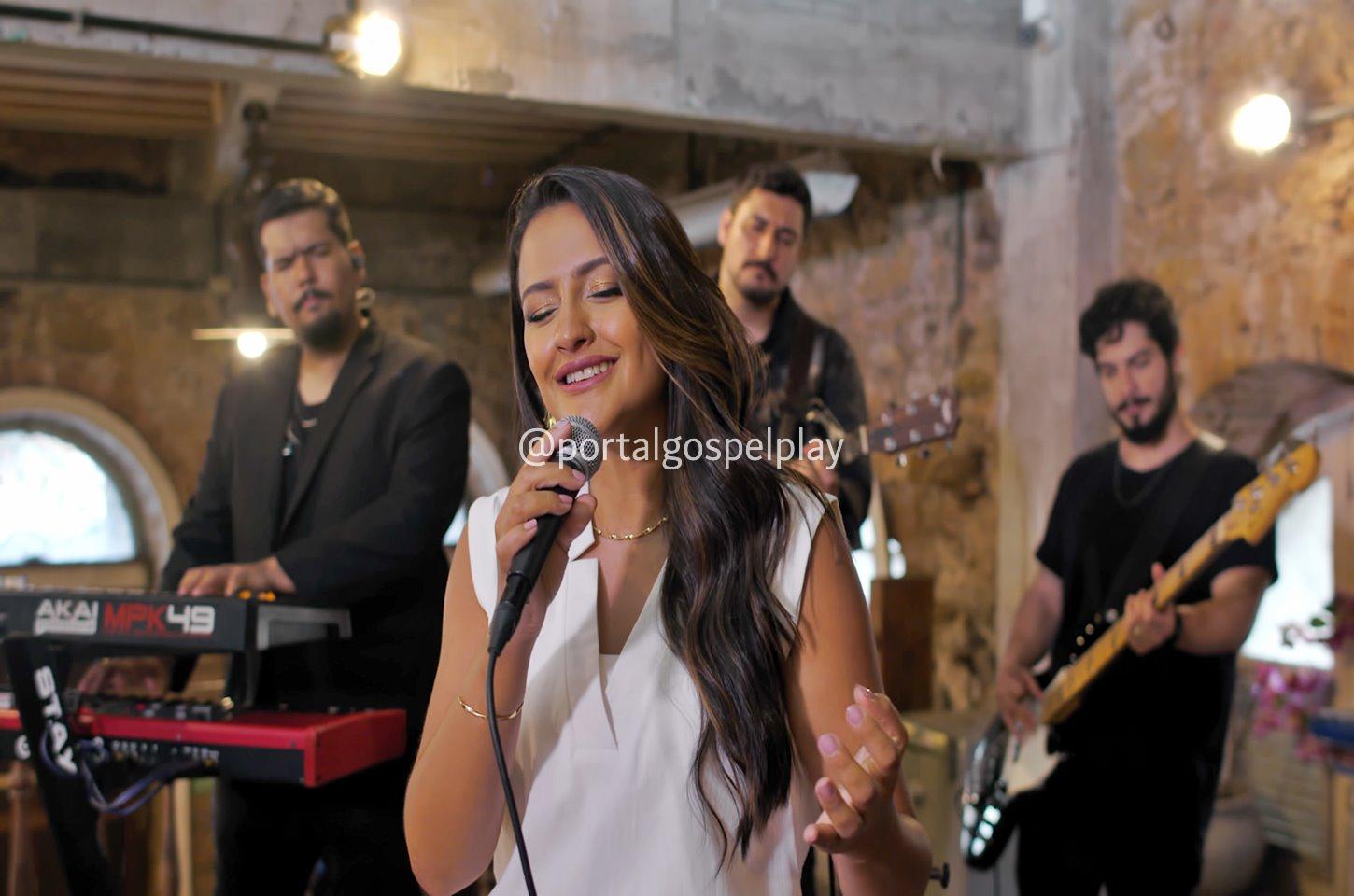 Bruna Martins Lança “Nova Canção”, Gratidão E Adoração Em Melodia E Letra