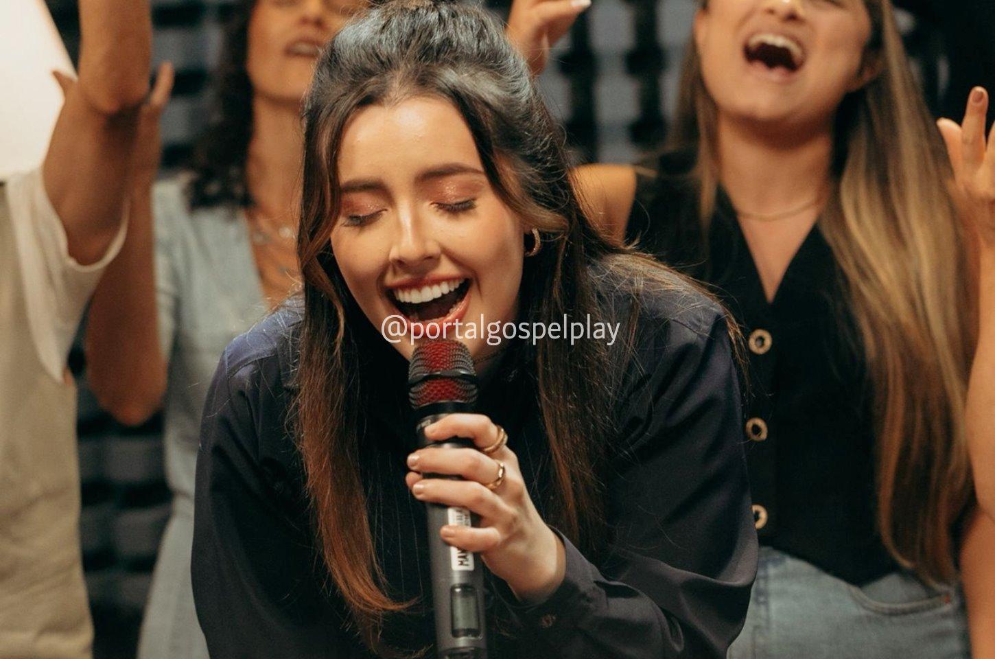 Esther Marcos fecha o EP “Milagres” com a suave e intensa música “Pura Adoração”