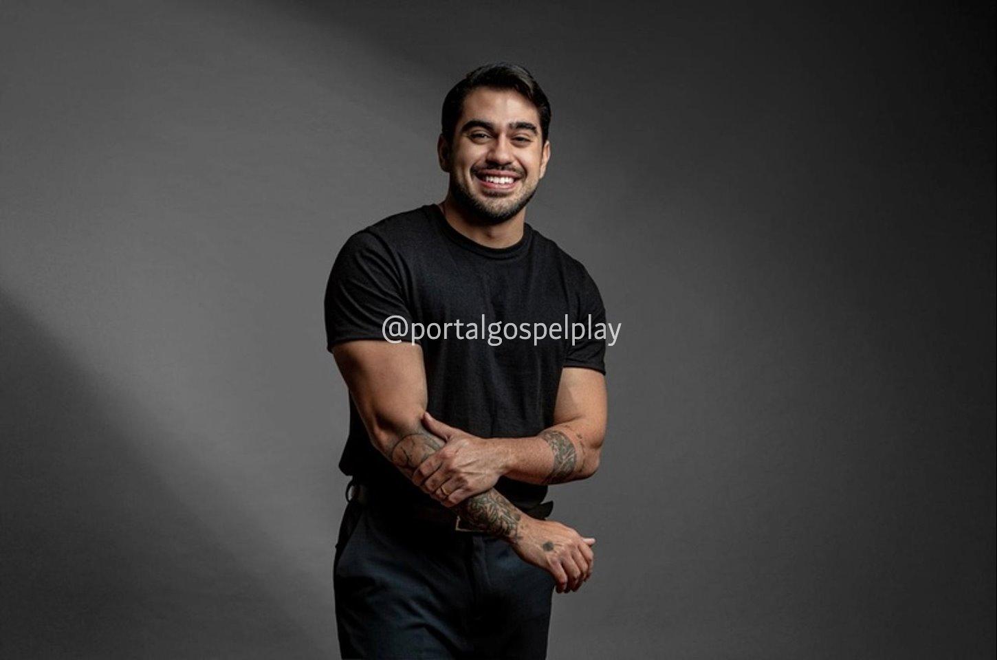 Conheça o artista que trocou os grandes palcos pelo altar