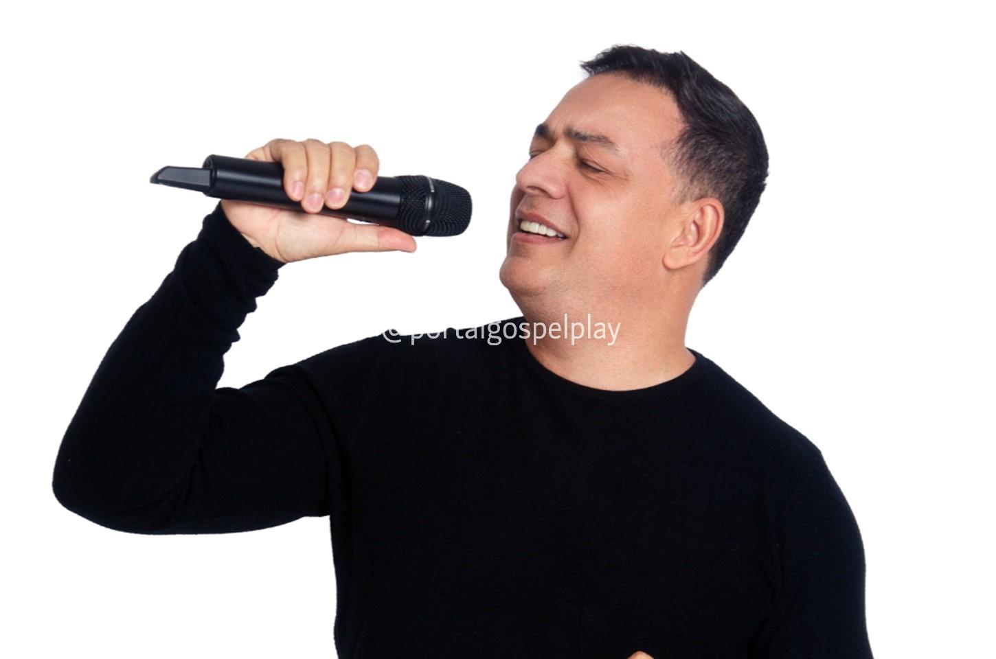 Charlys afirma sua fé e identidade musical no single 