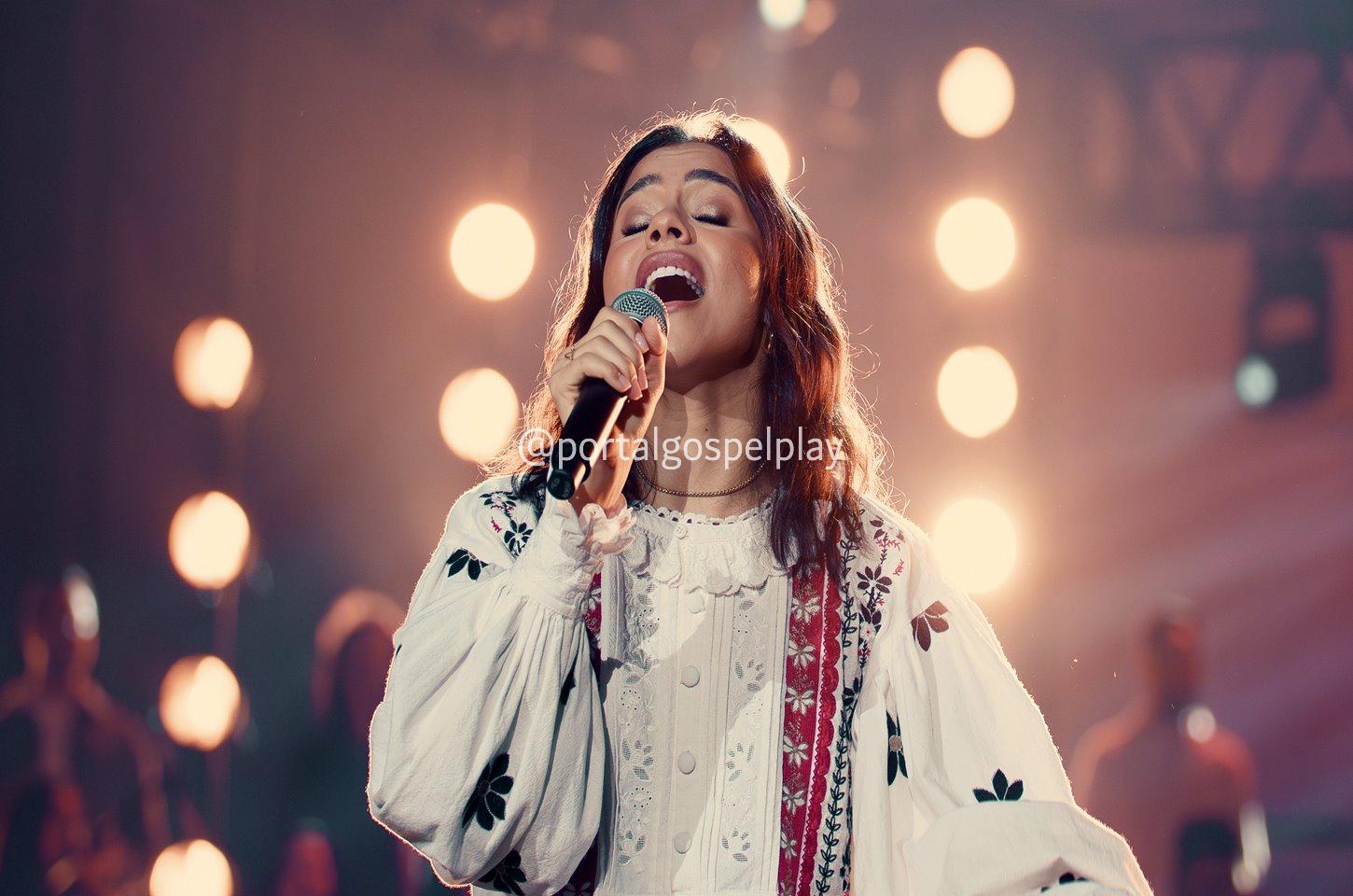 Às vésperas da Páscoa, Julia Vitória apresenta louvor sobre o sacrifício de Cristo na cruz