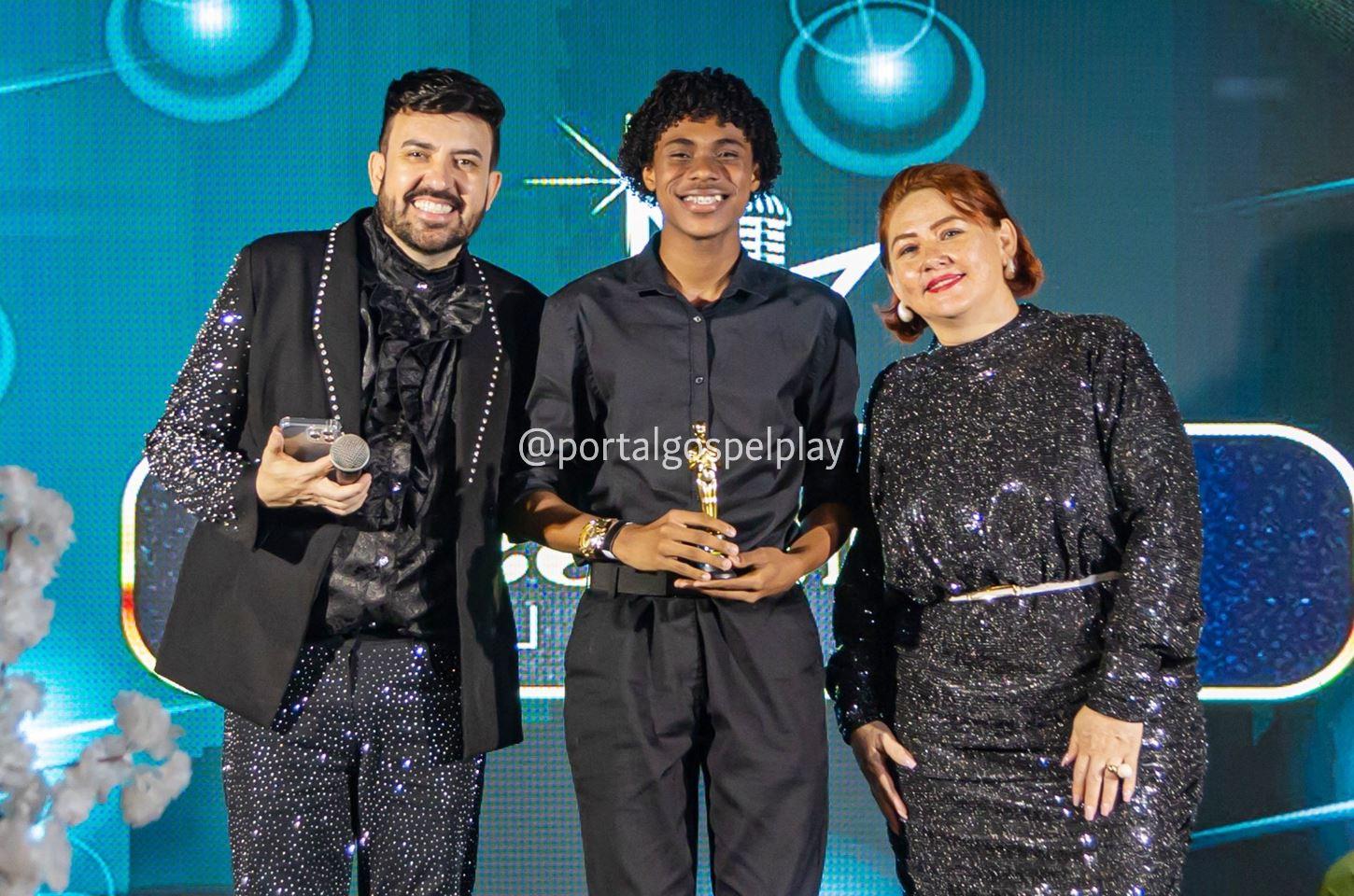 Cantor João Gabriel consolida trajetória como destaque entre os jovens após vence Prêmio Promessa Gospel 2026
