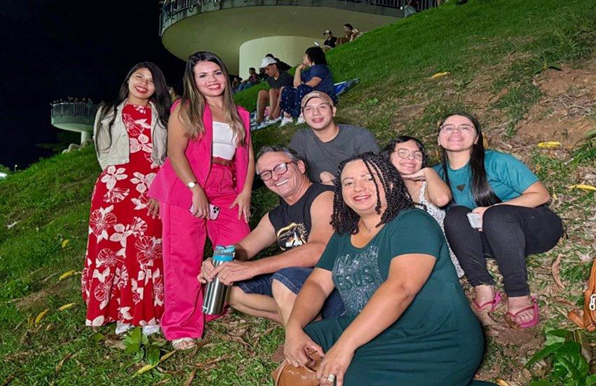 Industriária Lucely Silva e amigos. Foto: Luiz Henrique Almeida