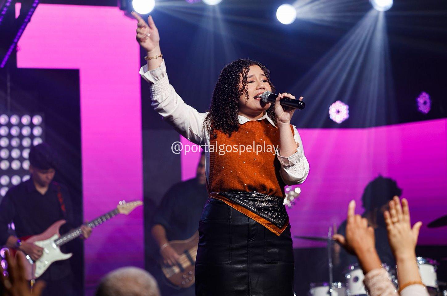 Após quatro anos de oração, Alana Araújo realiza sonho e lança single pela Todah Experience