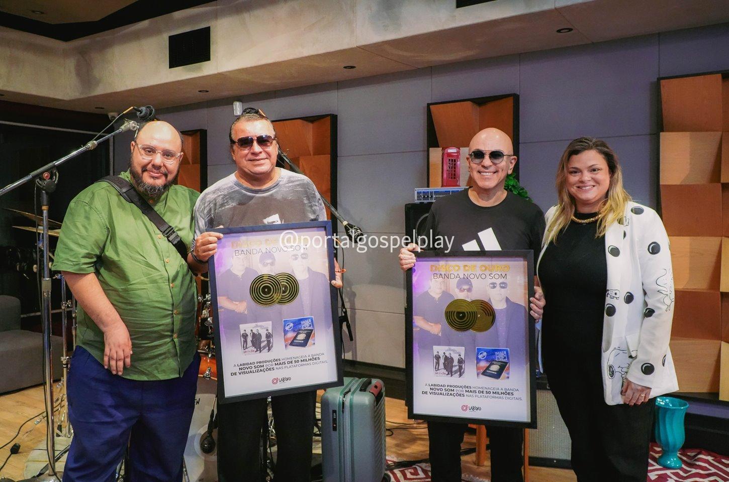 Novo Som recebe Disco de Ouro por ultrapassar 50 milhões de visualizações com os álbuns 