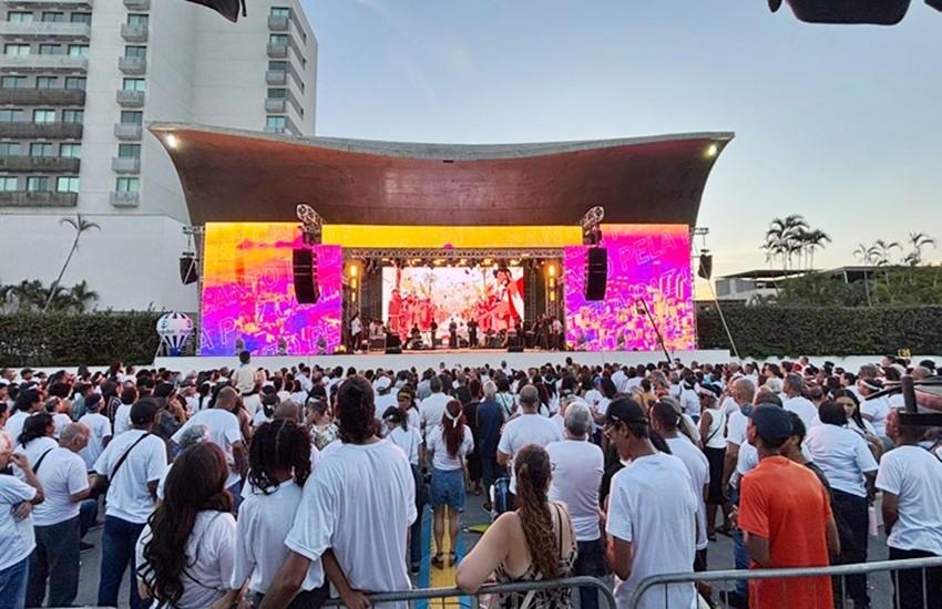 Público participante em evento Canto Pela Paz