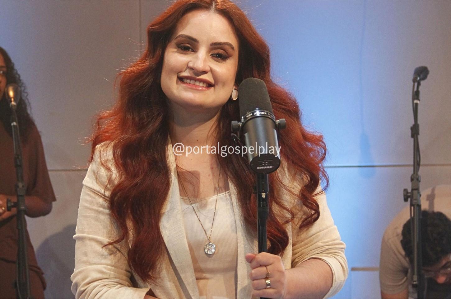 Keylla Karolyny lança “Em Majestade”, canção que apresenta Deus como soberano e Pai