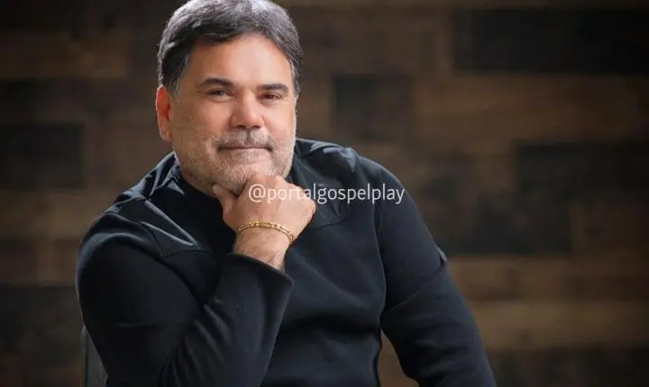 Fernandinho Siqueira reúne sucessos da carreira em álbum especial lançado exclusivamente no YouTube
