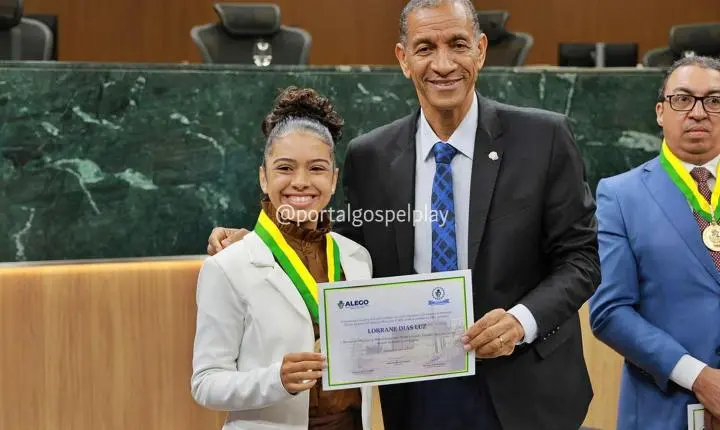 Primeira cantora gospel a receber a honraria, Lorrane Luz, de Caldas Novas, é homenageada pela ALEGO em Goiânia