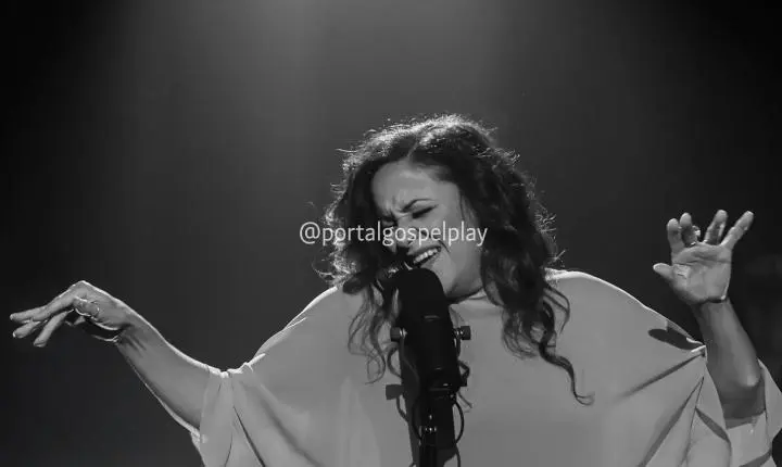 Ziza Fernandes celebra indicação ao Latin GRAMMY com 